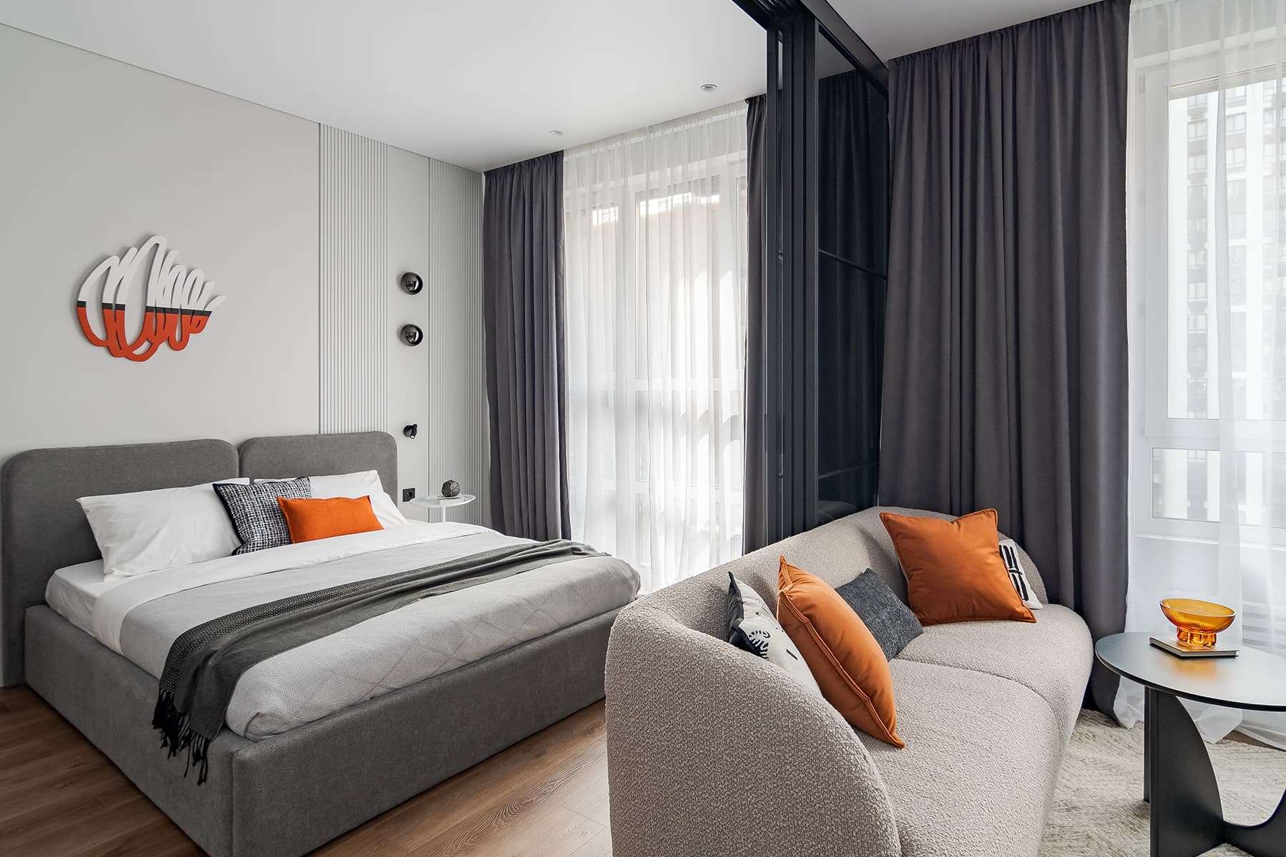 Функциональное зонирование и «осенний» декор в интерьере небольшой квартиры — проект Нины Абасеевой