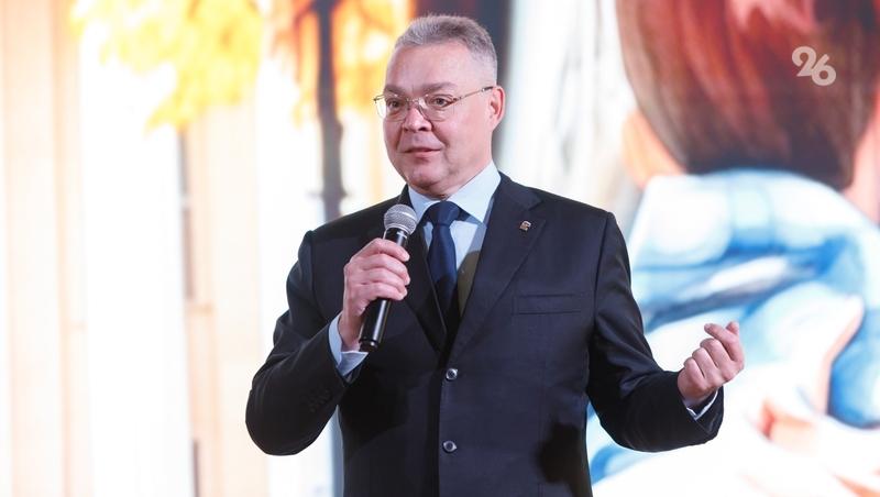 Губернатор Ставрополья вручил денежные сертификаты студентам-молодожёнам