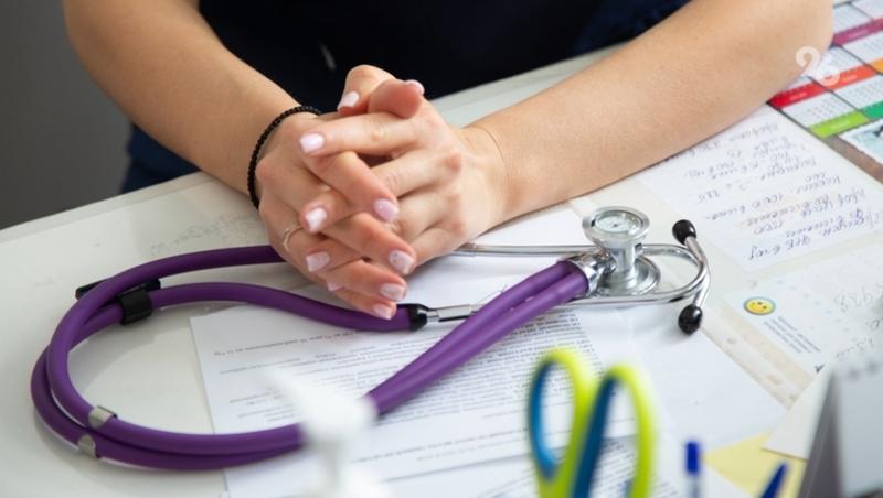 Мобильная бригада медиков осмотрела 165 учеников школы в посёлке на Ставрополье