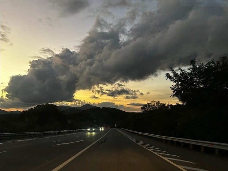 На подъезде к Верхнему Ларсу прошел камнепад – граница работает в штатном режиме