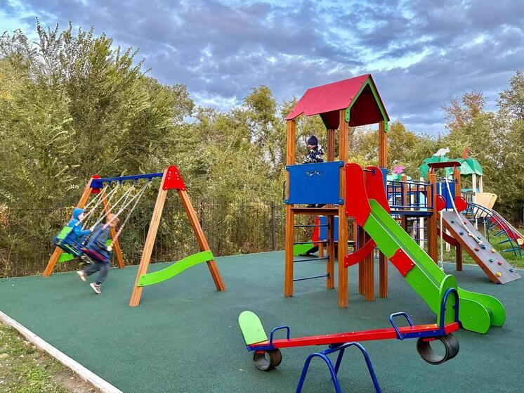 На Ставрополье по краевой программе обустроили детскую площадку