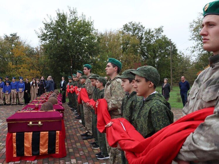 На Ставрополье с воинскими почестями перезахоронили останки семи солдат ВОВ