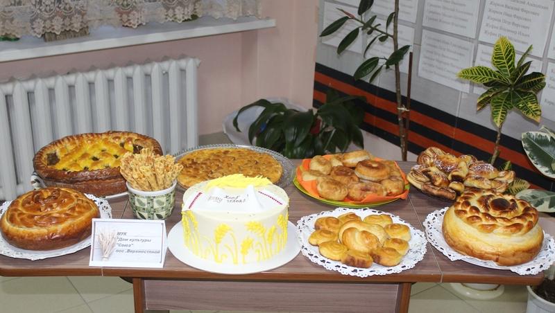 Первый фестиваль хлеба с караваями и трортами пошёл на востоке Ставрополья