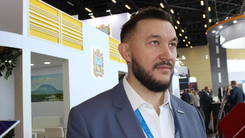 Подметальная машина, автогудронатор и другая техника: в Минводах стартовала выставка «Дорога 2025»