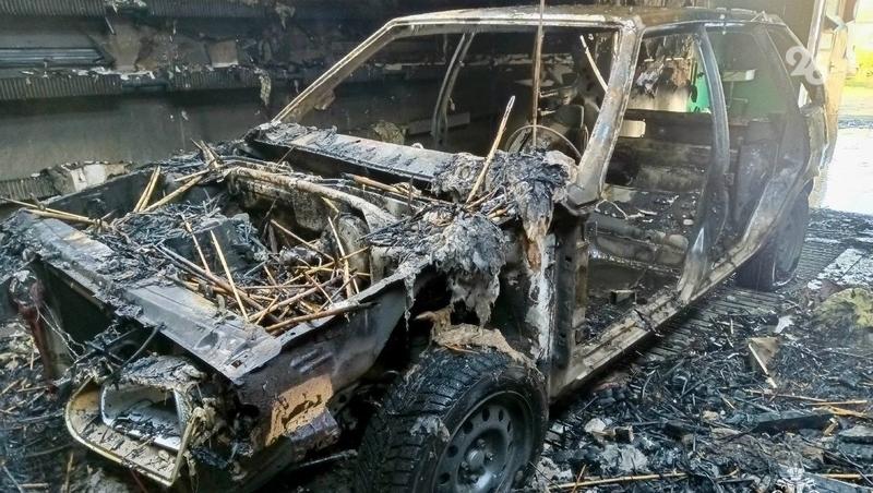 Пожар уничтожил гараж и машину в селе на Ставрополье
