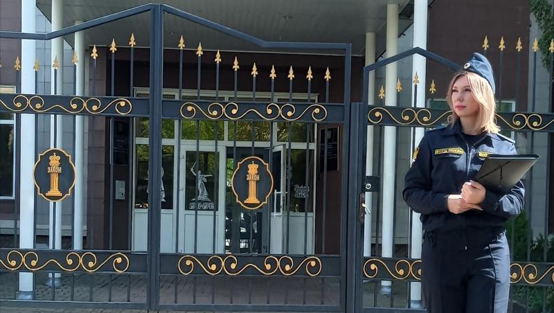 Судебные приставы помогли ессентучанке вселиться в квартиру после ссоры с дочкой