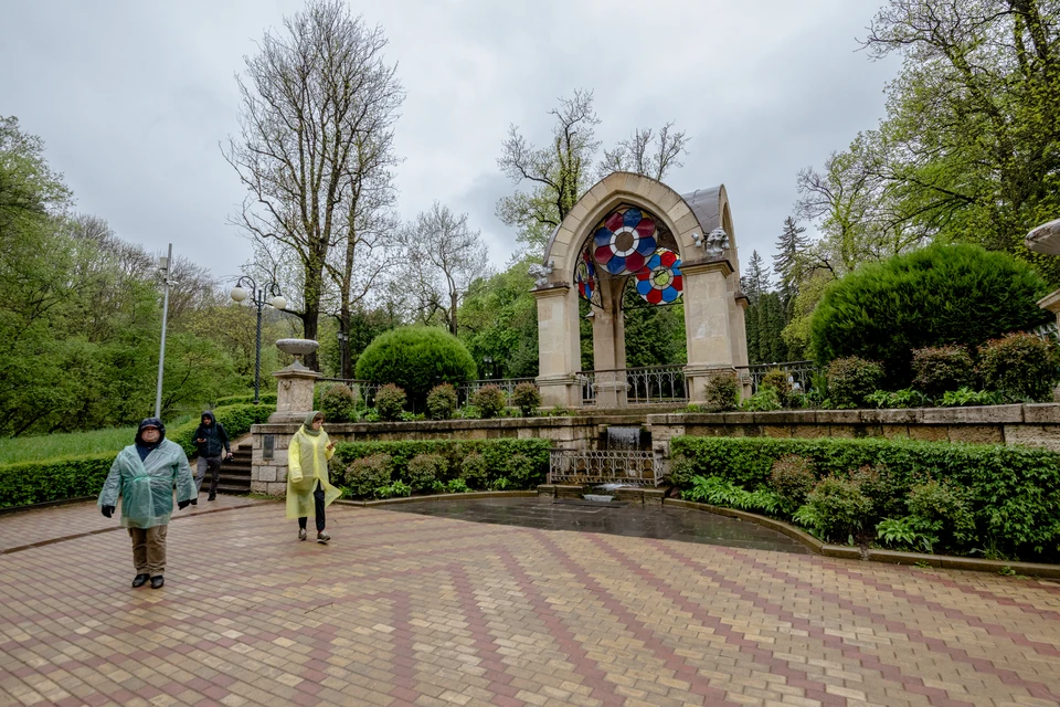 В Кисловодске из-за непогоды временно остановили работу канатной дороги0