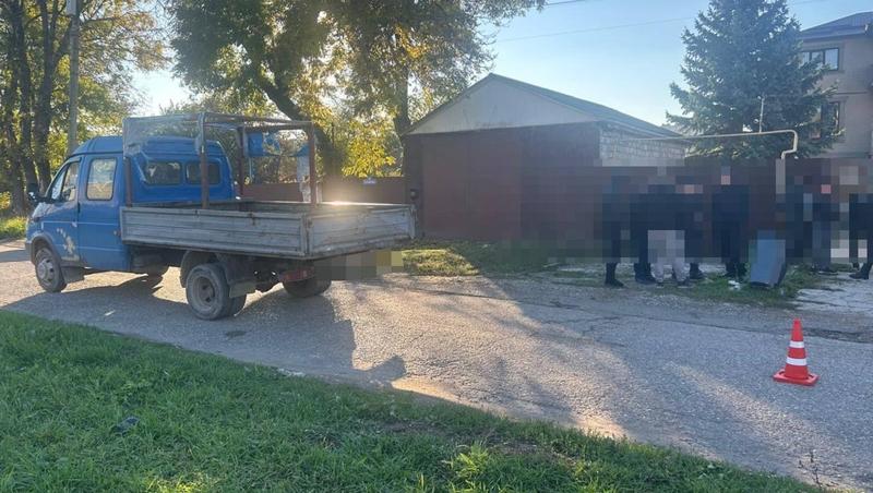 В Кисловодске пассажир выпал из грузовой «Газели» и умер по дороге в больницу
