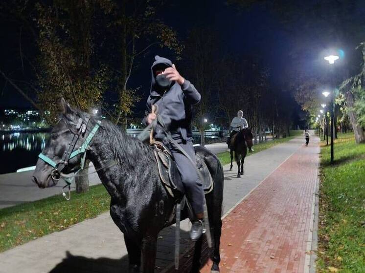 В Кисловодске всадники в масках избили людей плётками на Старом озере