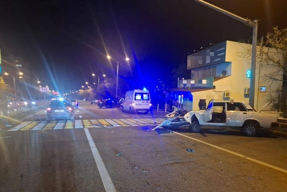 В массовой аварии с шестью автомобилями в Ставрополе чудом обошлось без жертв0