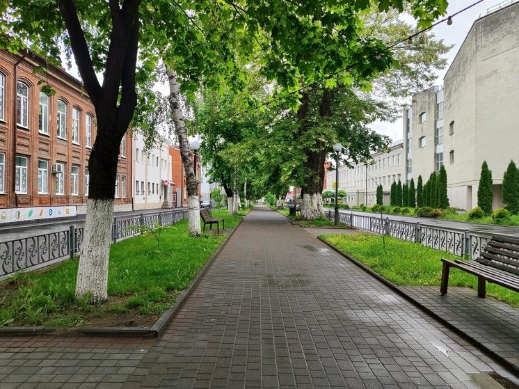 В одном из городов Осетии установили 12 скамеек из переработанного пластика