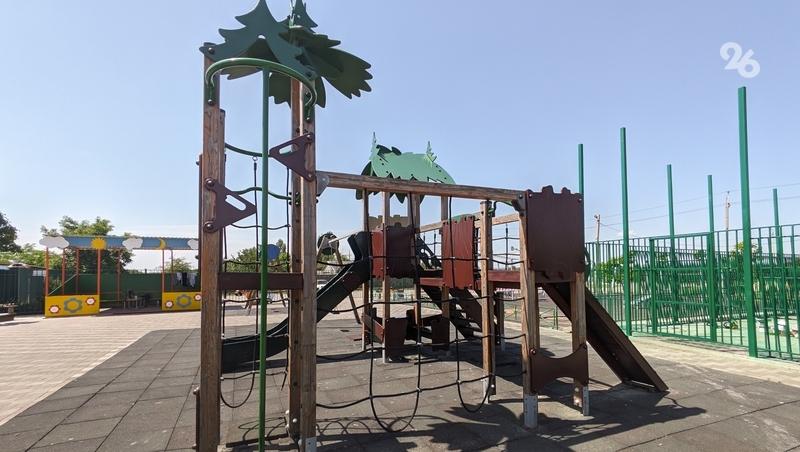 В посёлке Кировского округа появилась новая детская площадка