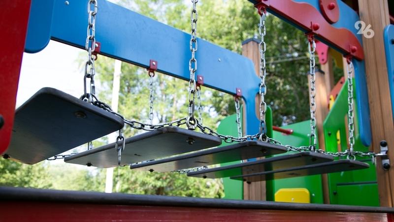 В селе Грачёвского округа обустроили парковую зону по нацпроекту