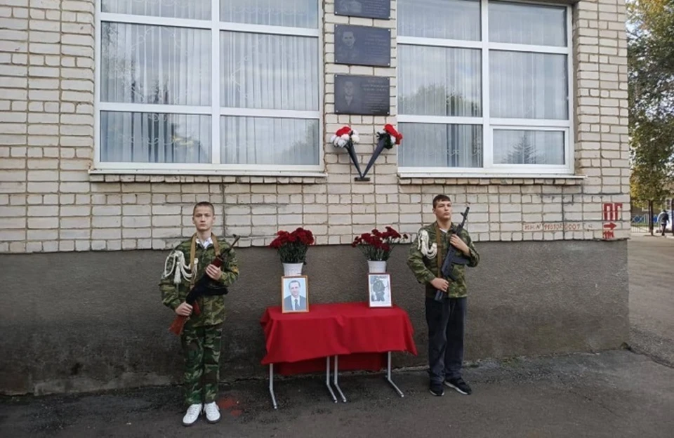 В школах Светлограда на Ставрополье почтили память погибших в СВО выпускников0