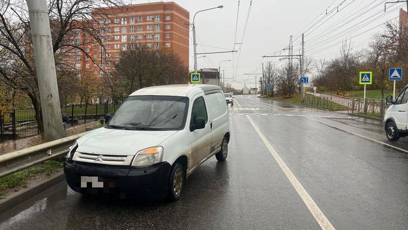 В Ставрополе пенсионер на иномарке сбил девушку-пешехода на зебре