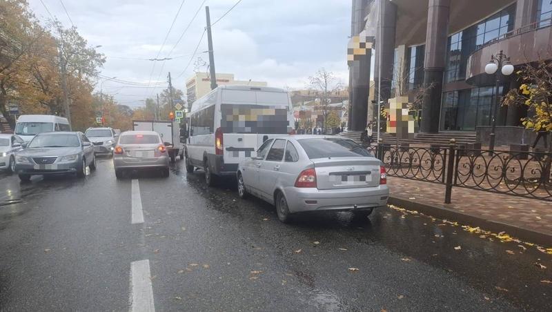В Ставрополе в столкновении «Лады» с маршруткой пострадала пассажир