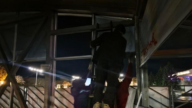 Вандалы повредили сцену в Ессентуках, чтобы устраивать там свидания