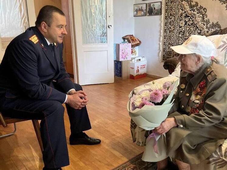Ветеран из Ставрополя получила медаль СК России к 80-летию Победы