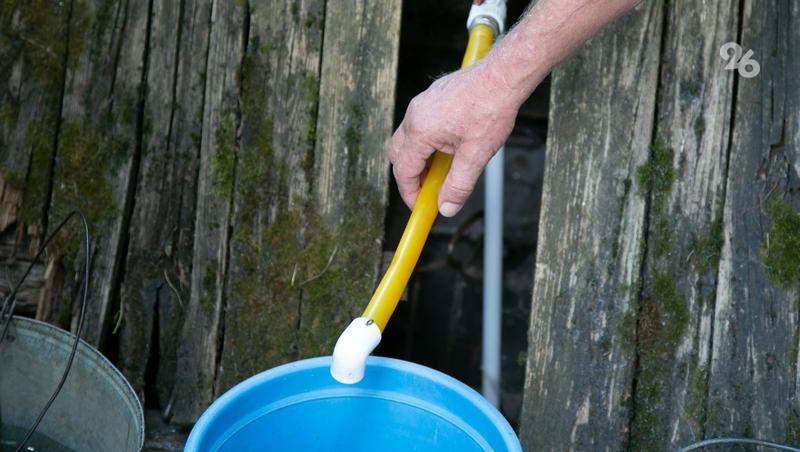 Водоканал устранил течь во дворе жительницы Ставрополья после обращения в СКР