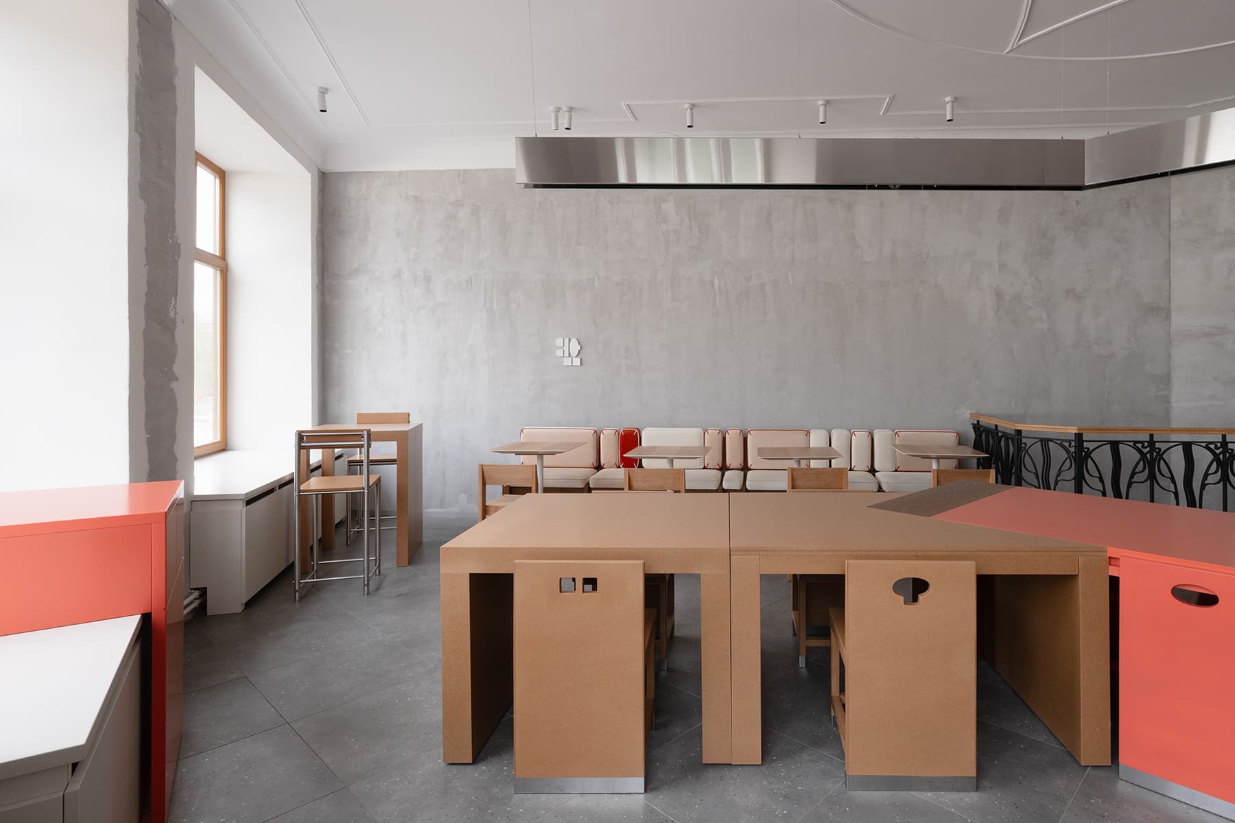 Небанальная трактовка «русского стиля» в интерьере кафе «Просвет» — проект KIDZ