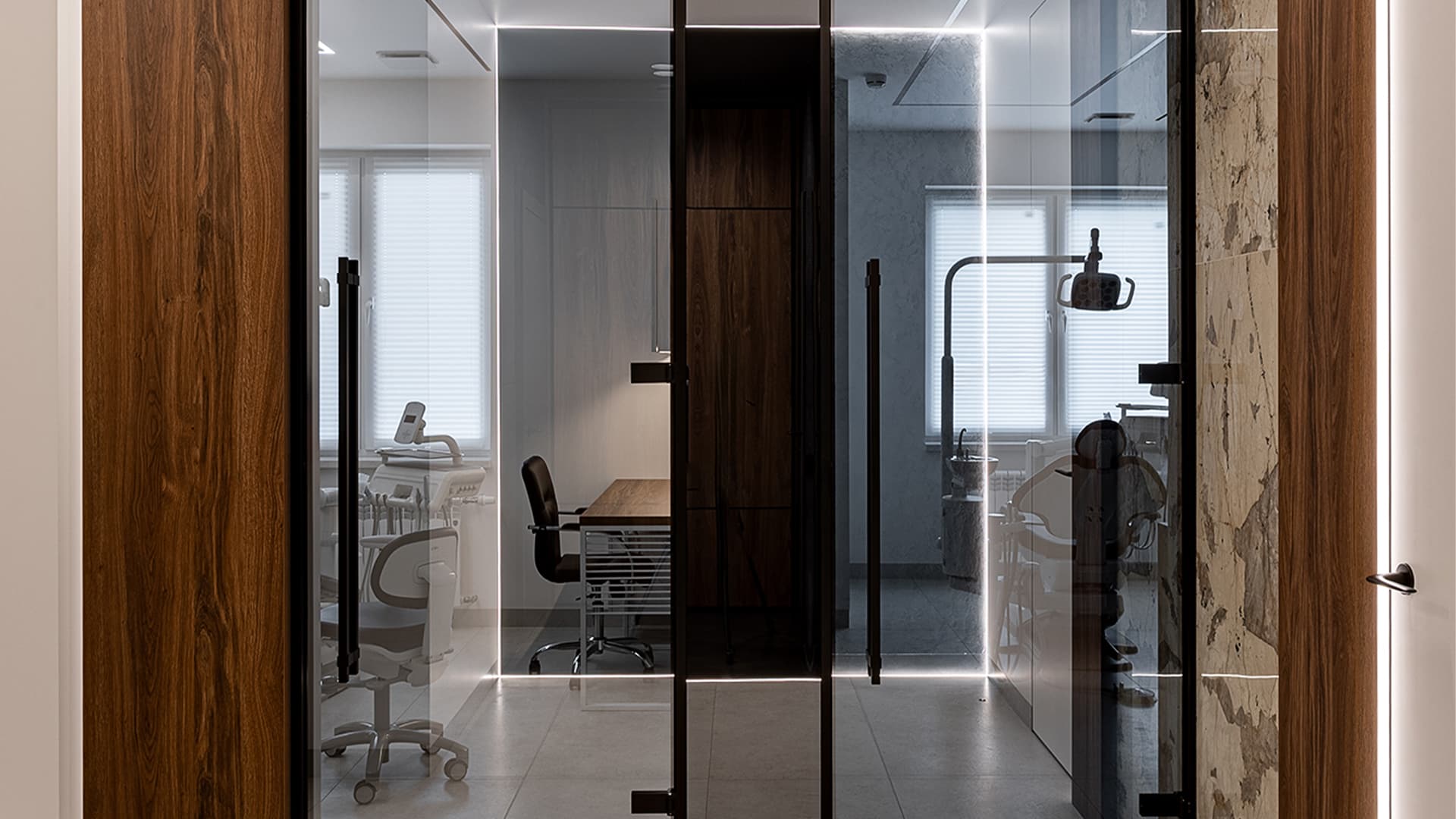 Умиротворяющий интерьер частной стоматологии — проект Сергея Купреенко