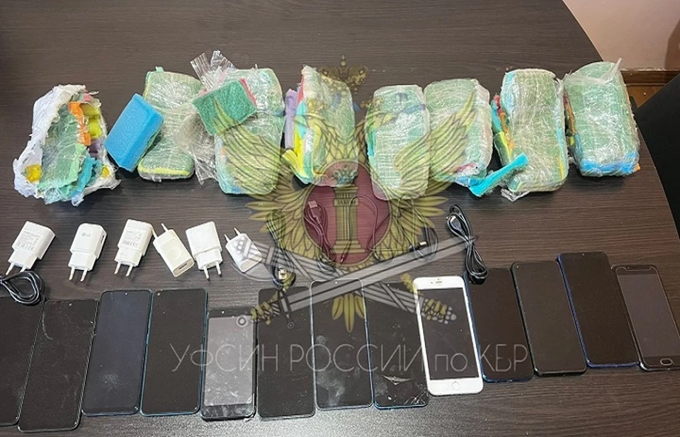 13 телефонов изъяли при досмотре продуктовой передачи заключенному в КБР0