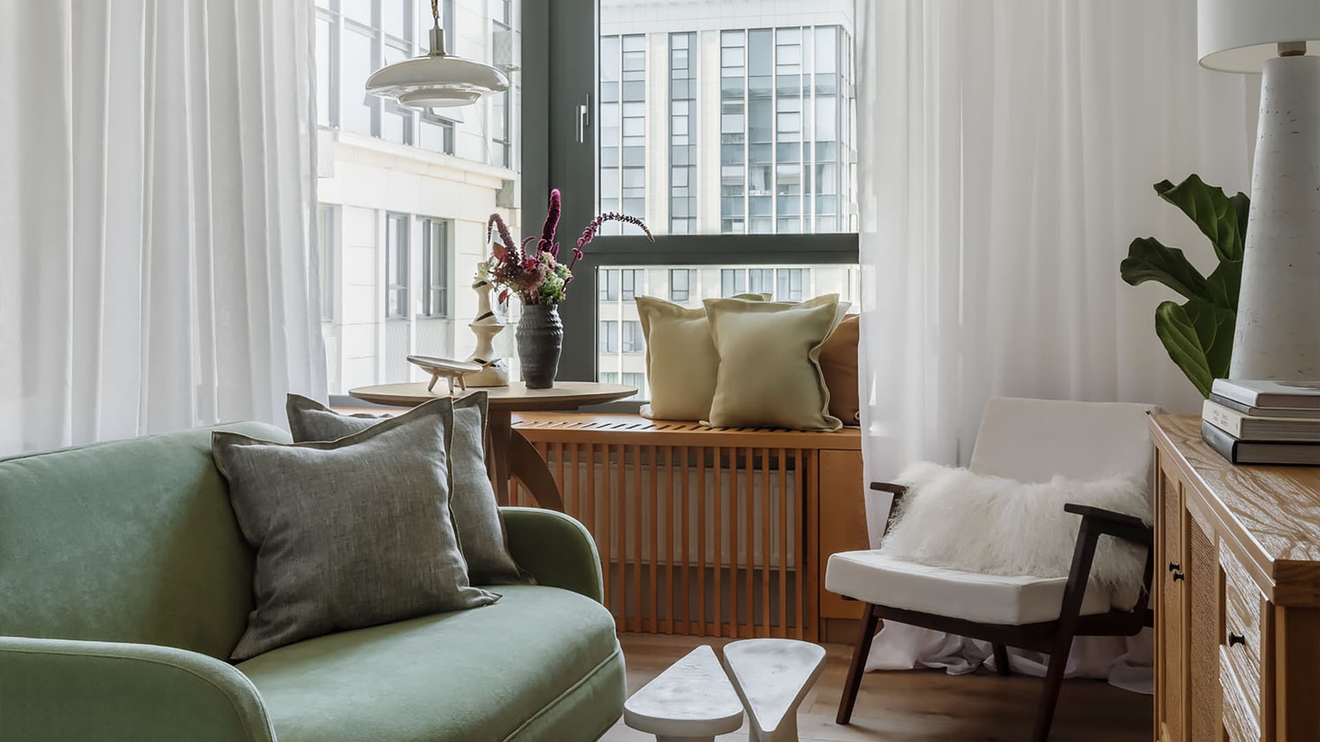 Воздушный интерьер небольших апартаментов для стилиста — проект Анастасии Струве