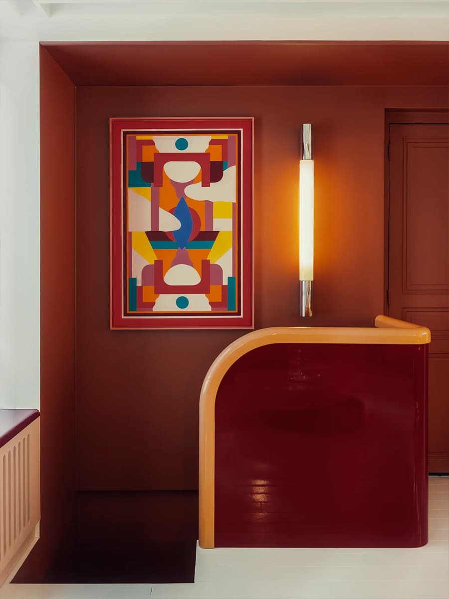 Зеркала, лак и яркие краски в интерьере квартиры для семьи ресторатора — проект Atelier HA