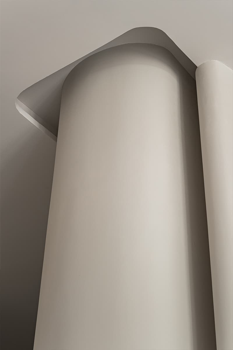 Монохромная палитра и скрытый свет в интерьере частной клиники — проект Юлии Сафоновой