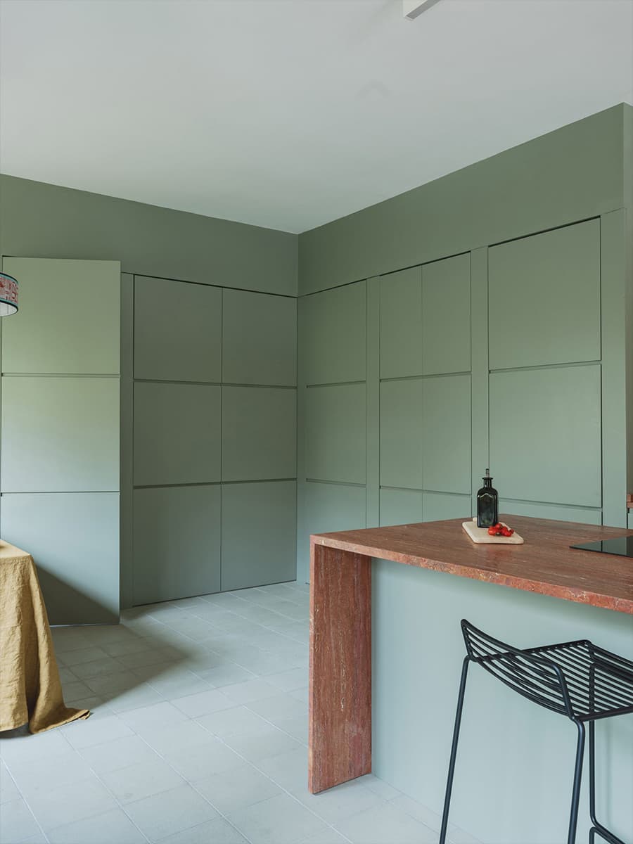 Микс современности и исторических отсылок в интерьере итальянской виллы — проект StudioTamat