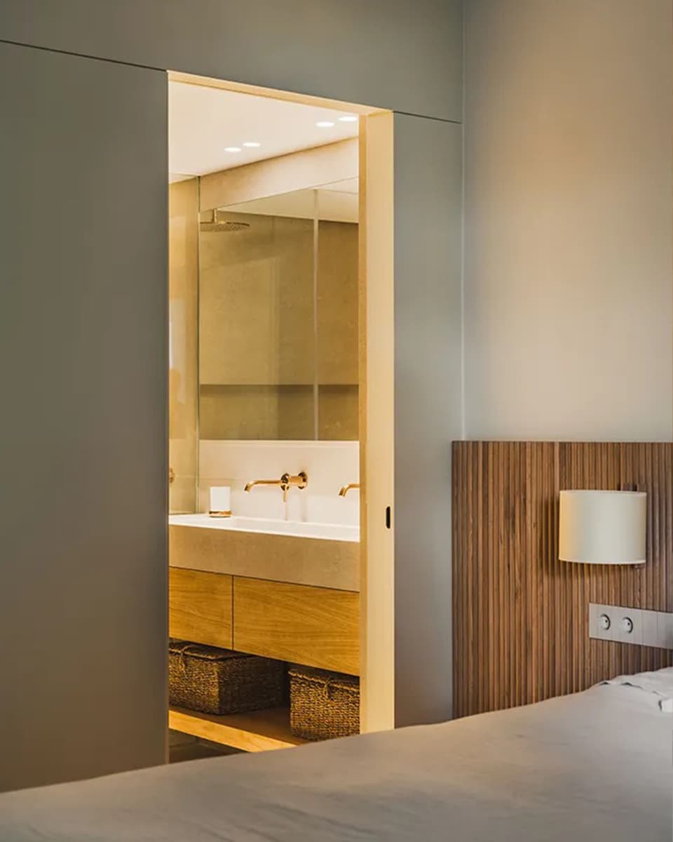 Переосмысление бруталистской архитектуры в интерьере квартиры-дуплекса — проект LOBB Studio