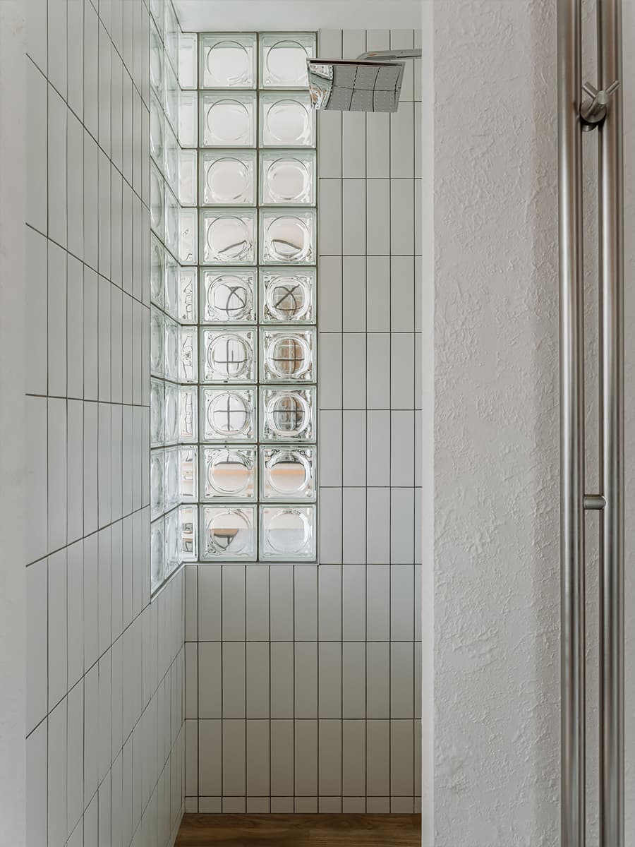 Воздушный интерьер небольших апартаментов для стилиста — проект Анастасии Струве