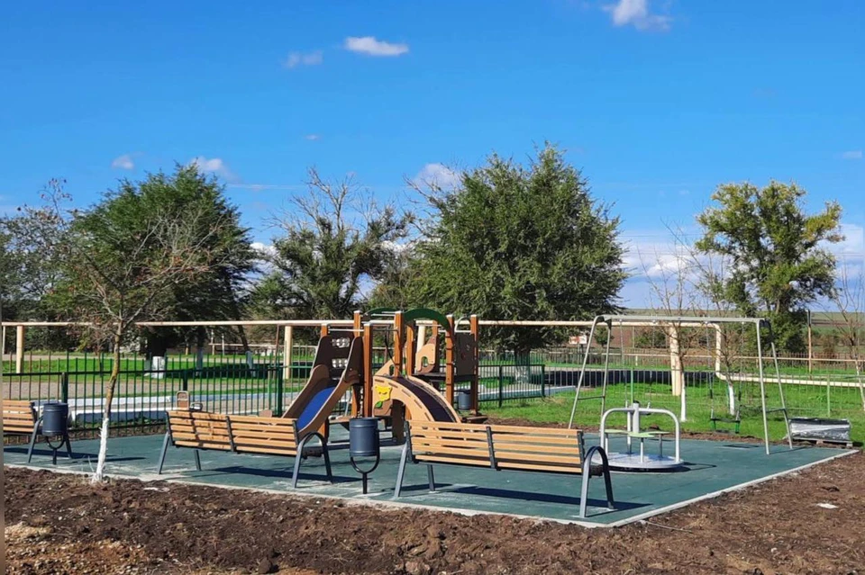 Детскую площадку построили в Новоселицком округе Ставрополья0