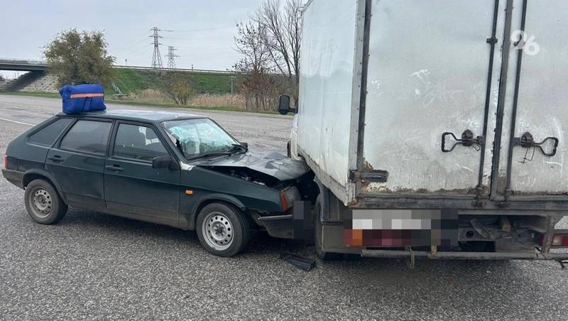 Два человека пострадали при столкновении легковушки с &laquo;Газелью&raquo; на Ставрополье