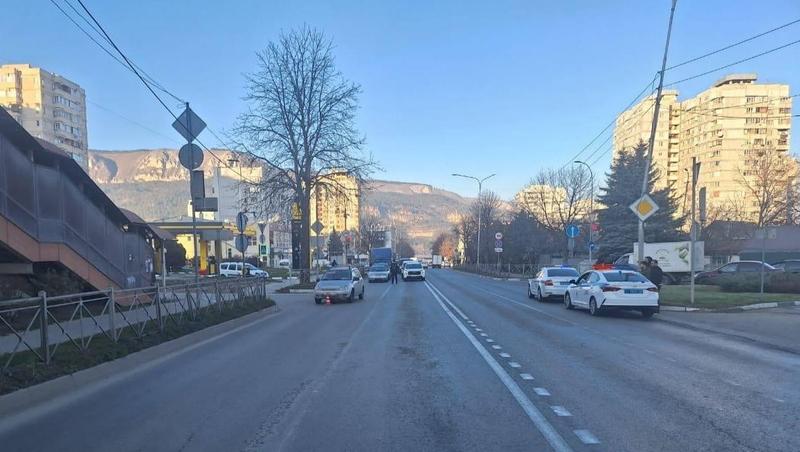 Двух детей, перебегавших дорогу в нарушение ПДД, сбила машина в Кисловодске