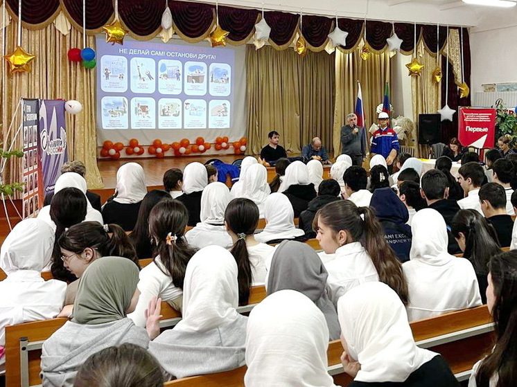  Энергетики «Дагэнерго» напомнили школьникам Махачкалы о правилах электробезопасности