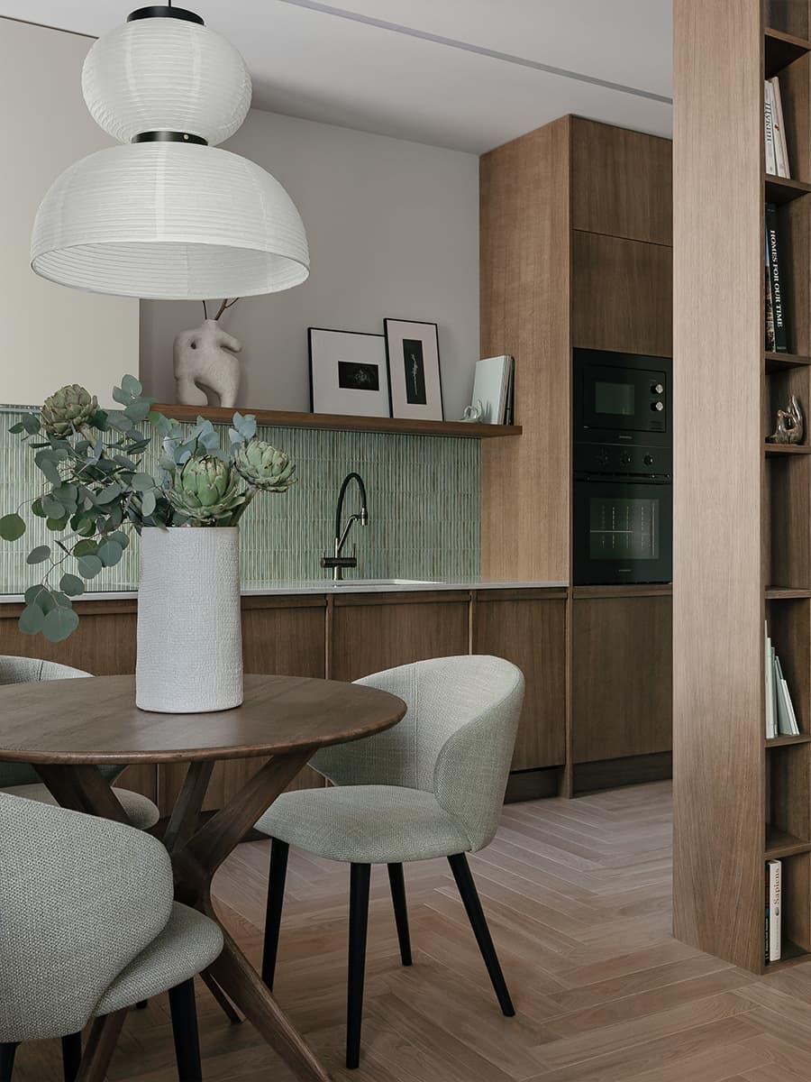 Глубокие природные тона и отсылки к Азии в интерьере квартиры в Минске — проект Марии Зайцевой