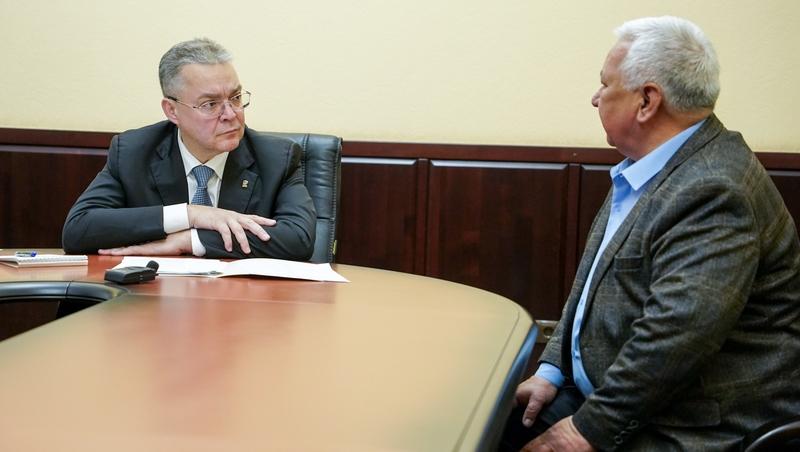 Глава Ставрополья принял личные обращения от пятерых земляков
