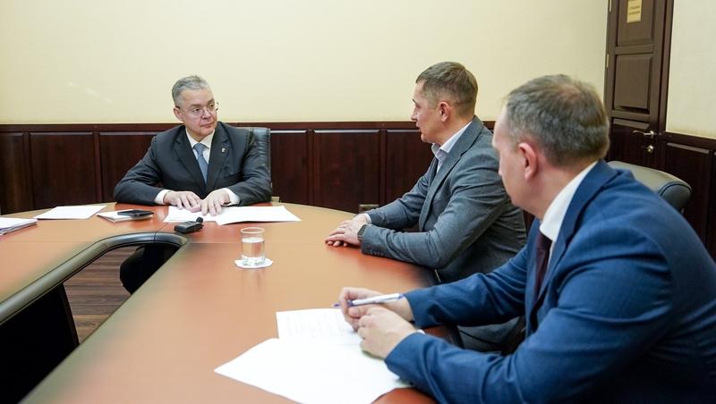 Глава Ставрополья принял личные обращения от пятерых земляков