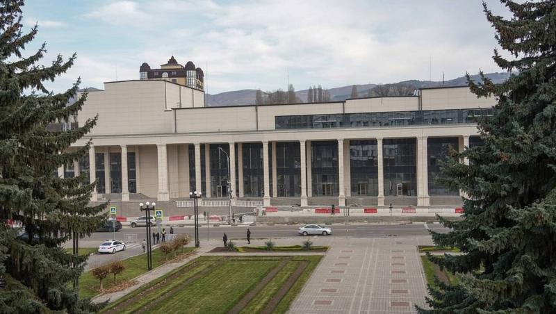 Глава Ставрополья проверил ход строительства конгресс-центра в Кисловодске