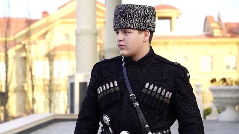 Главы Чечни поздравил сына-орденоносца Адама Кадырова с совершеннолетием