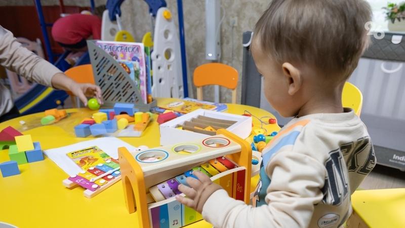 Ипатовский округ передал подарки для детей из Антрацита