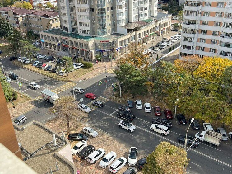 Из-за подозрительных бесхозных предметов в Ставрополе проверяют здание МФЦ