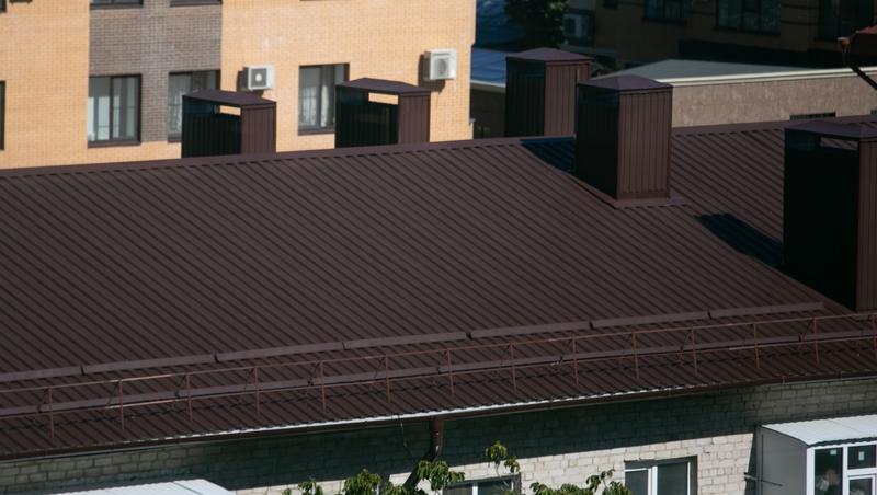 Крышу многоквартирного дома отремонтировали в селе Кочубеевском