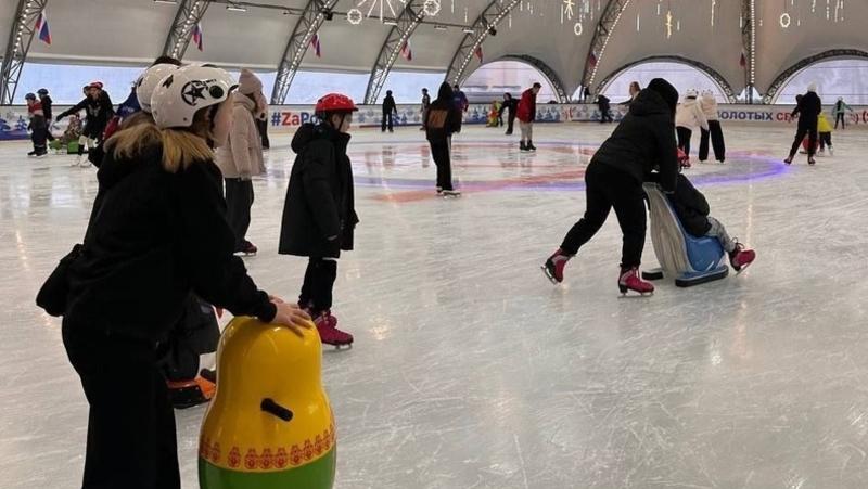 Ледовый каток в центре Ставрополя открылся для посетителей