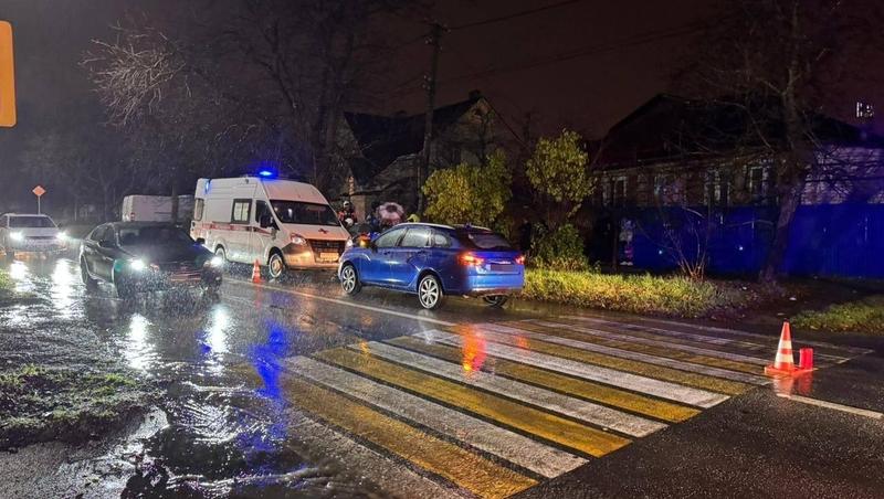 Легковушка сбила подростка на пешеходном переходе в Ставрополе