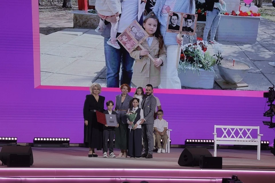 Молодую семью из Ставрополя наградили в Кремле0