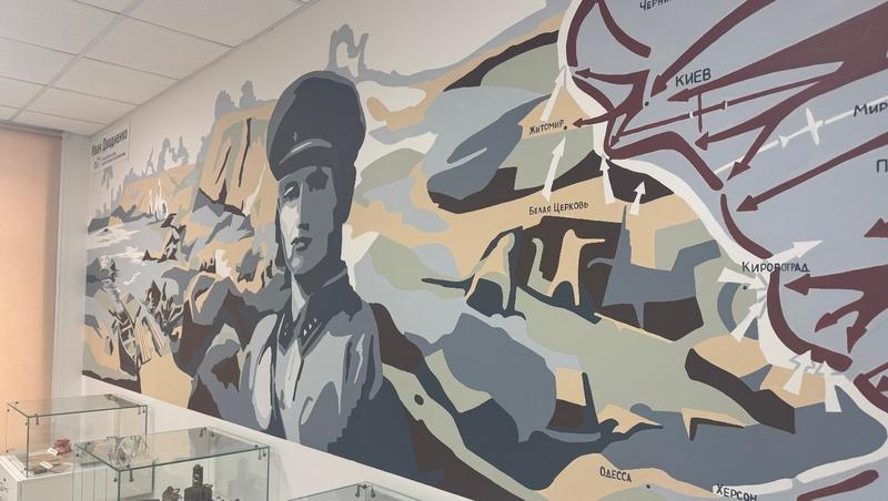 Мурал в честь Героя СССР Ивана Двадненко открыли в школе Кисловодска