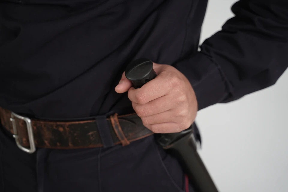 Неизвестный с ножом напал на полицейского на КПП «Джемикентский» в Дагестане0