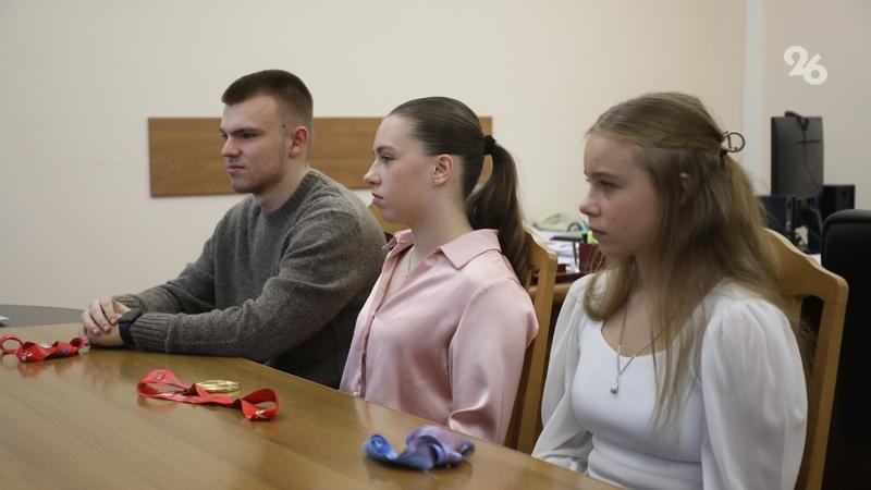 Нифонтов поздравил ставропольских медалистов Чемпионата мира по прыжкам на батуте